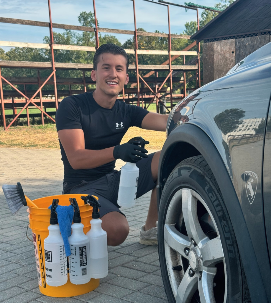 Zenit Car Detailing – autóápolás munka közben